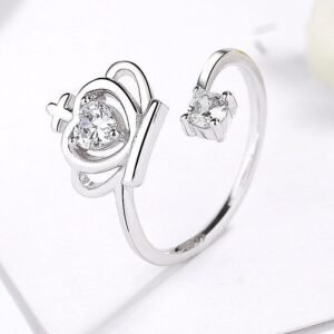 Adjustable ring with diamond crown